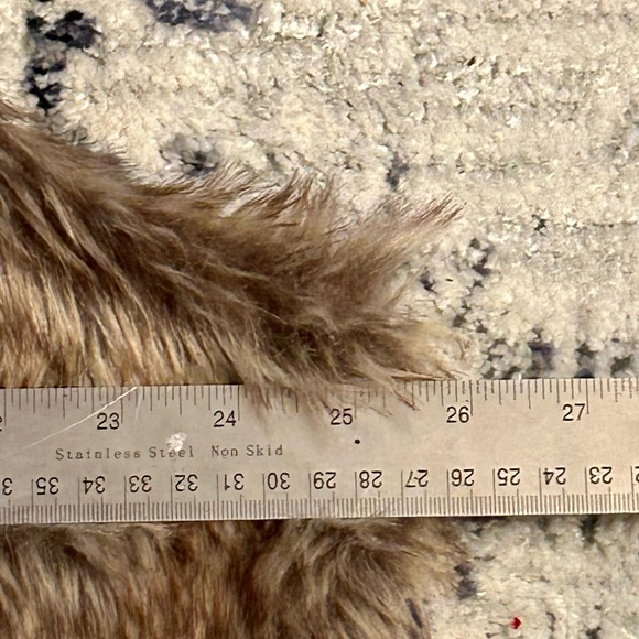 New with tags Faux Fur Sweater Vest - Picture 6 of 7